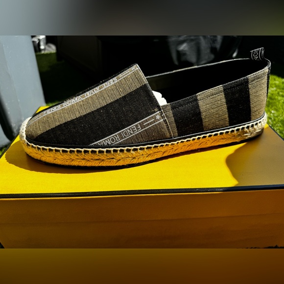 Brand new FENDI espadrilles stipes
size 9 men come with the box and dust bag - Picture 1 of 3